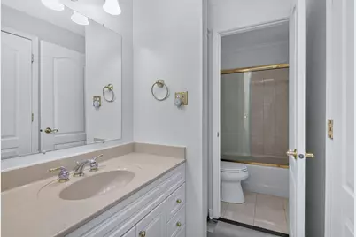 1753 Plymouth Court #D, Wheaton, IL 60187 - Photo 8