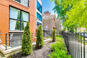 831 N Hermitage Ave, Chicago, IL 60622 - Photo 2