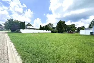 21 Cleveland Cir, Granville, IL 61326 - Photo 2
