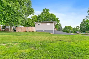 140 Skyline Dr, Carpentersville, IL 60110 - Photo 4