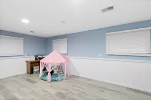 140 Skyline Dr, Carpentersville, IL 60110 - Photo 10
