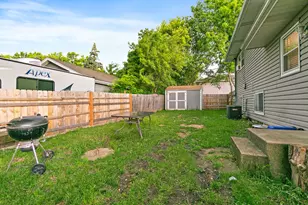140 Skyline Dr, Carpentersville, IL 60110 - Photo 16