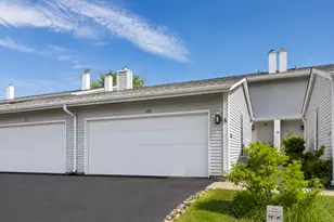 520 Hummingbird Ln, Deerfield, IL 60015 - Photo 2