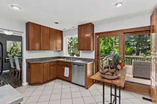 228 N Walnut Ln, Schaumburg, IL 60194 - Photo 10