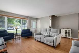 702 S School St, Lombard, IL 60148 - Photo 2