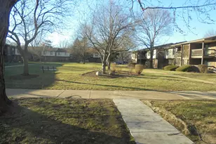 566 Somerset Ln, Crystal Lake, IL 60014 - Photo 2