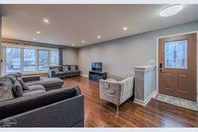9113 Belleforte Avenue, Morton Grove, IL 60053 - Photo 2