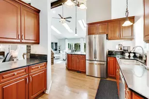 611 W Whiting Ln, Arlington Heights, IL 60004 - Photo 12