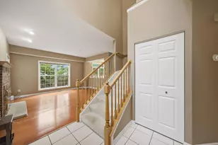 5451 McDonough Rd, Hoffman Estates, IL 60192 - Photo 4