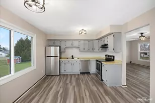 1643 Park Ave, Sycamore, IL 60178 - Photo 12
