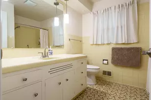 2015 Glenview Rd, Rockford, IL 61107 - Photo 30