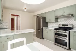 2015 Glenview Rd, Rockford, IL 61107 - Photo 16