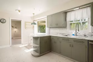 2015 Glenview Rd, Rockford, IL 61107 - Photo 18