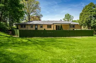 2015 Glenview Rd, Rockford, IL 61107 - Photo 40