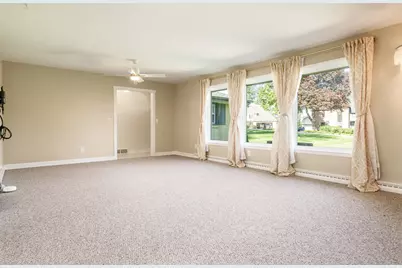 2015 Glenview Road, Rockford, IL 61107 - Photo 8