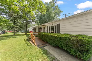 1416 Scottsdale Dr, Champaign, IL 61821 - Photo 2