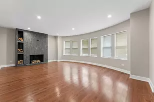 8015 S Paxton Ave, Chicago, IL 60617 - Photo 6