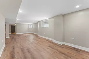 8015 S Paxton Ave, Chicago, IL 60617 - Photo 36