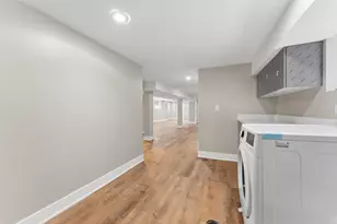 8015 S Paxton Ave, Chicago, IL 60617 - Photo 34
