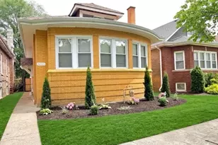 8015 S Paxton Ave, Chicago, IL 60617 - Photo 1