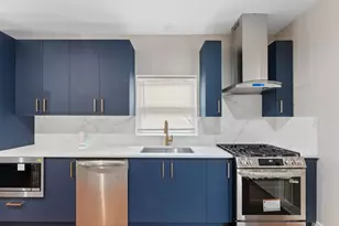 8015 S Paxton Ave, Chicago, IL 60617 - Photo 12