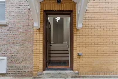 8015 S Paxton Avenue, Chicago, IL 60617 - Photo 2