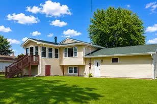 2101 20th Ave, Sterling, IL 61081 - Photo 2