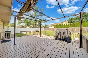116 E Brittany Dr, Arlington Heights, IL 60004 - Photo 32