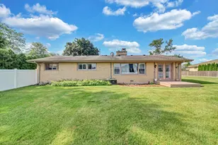 116 E Brittany Dr, Arlington Heights, IL 60004 - Photo 38
