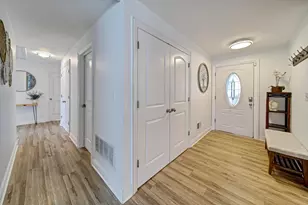 116 E Brittany Dr, Arlington Heights, IL 60004 - Photo 4