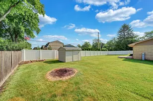 116 E Brittany Dr, Arlington Heights, IL 60004 - Photo 36