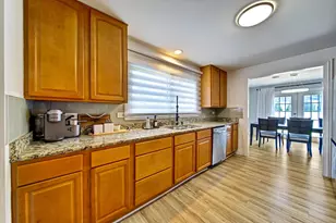 116 E Brittany Dr, Arlington Heights, IL 60004 - Photo 8