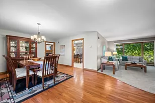 907 N Quentin Rd, Palatine, IL 60067 - Photo 2