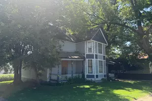 608 N Cherry St, Morrison, IL 61270 - Photo 2