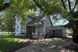608 N Cherry St, Morrison, IL 61270 - Photo 4