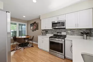 935 Concord Ct, Carol Stream, IL 60188 - Photo 10