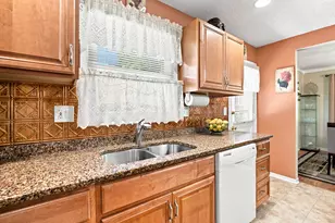 7804 Florence Ave, Darien, IL 60561 - Photo 12