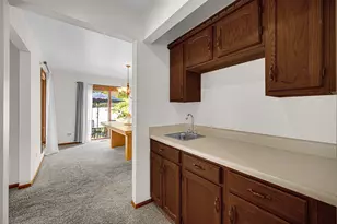2075 Valley Creek Dr, Elgin, IL 60123 - Photo 4