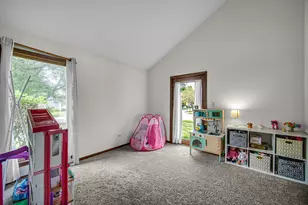2075 Valley Creek Dr, Elgin, IL 60123 - Photo 6