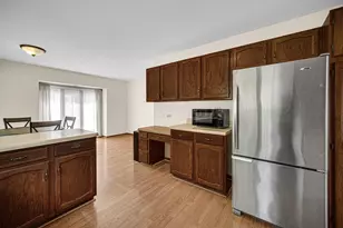 2075 Valley Creek Dr, Elgin, IL 60123 - Photo 8