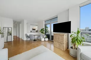 330 W Grand Ave, Chicago, IL 60654 - Photo 4