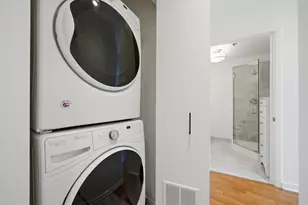 330 W Grand Ave, Chicago, IL 60654 - Photo 18