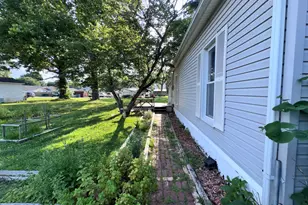 1004 S Cherry St, Centralia, IL 62801 - Photo 6