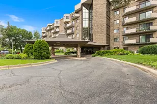 1243 E Baldwin Ln, Palatine, IL 60074 - Photo 2