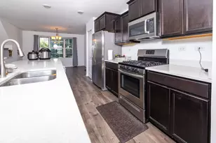 908 Bradford Dr, Naperville, IL 60563 - Photo 4