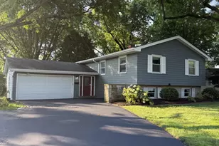 332 W Gartner Rd, Naperville, IL 60540 - Photo 1