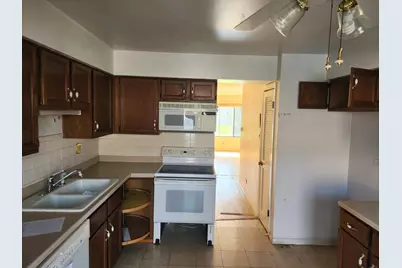 9300 Hamilton Court #D1, Des Plaines, IL 60016 - Photo 4
