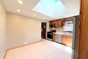 271 N Douglas St, Bradley, IL 60915 - Photo 8