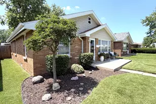271 N Douglas St, Bradley, IL 60915 - Photo 2