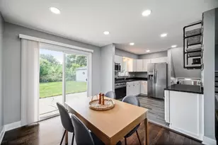 10403 Barnard Dr, Chicago Ridge, IL 60415 - Photo 6